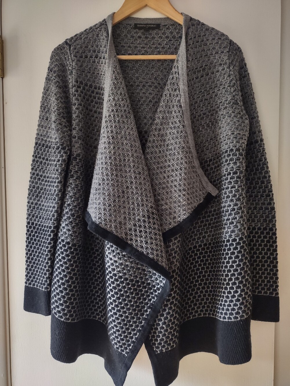 Banana Republic Women’s M Gray Black Stripe Open Front Knit Cardigan Sweater
